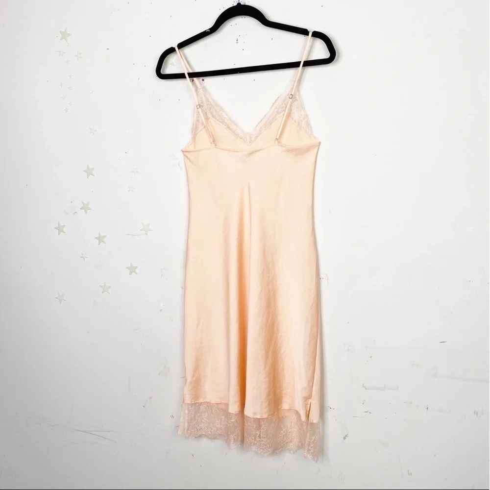 𝅺Victoria’s Secret peach chemises slip dress